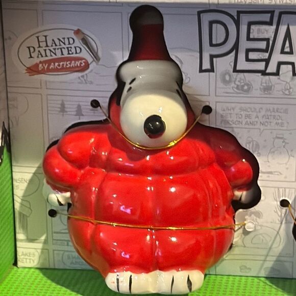 Peanuts Red and Blue Salt and Pepper Shakers Snoopy in puffer jacket - Picture 3 of 5